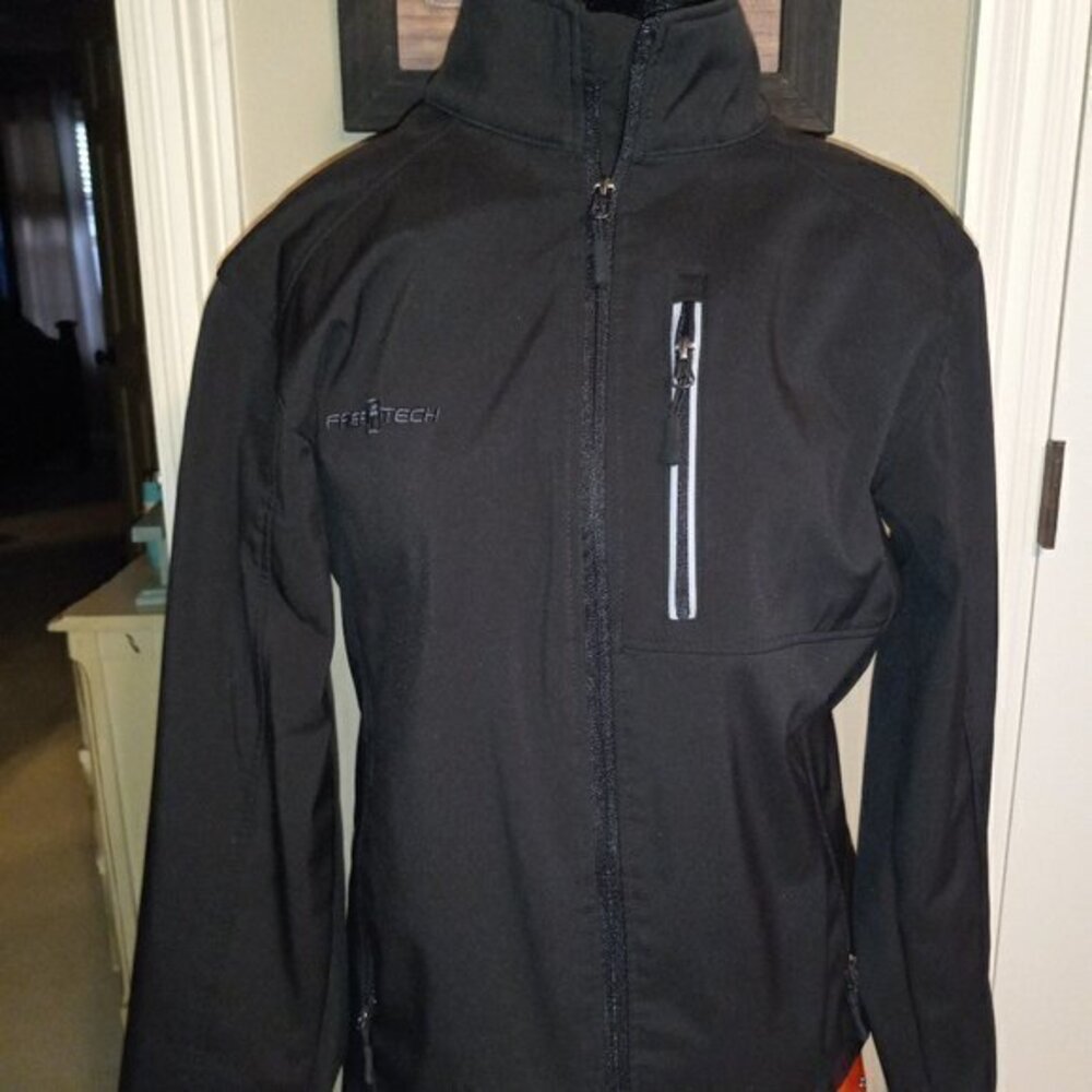 Men’s Freetech Large Soft Shell Jacket Size S